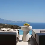 Elpida Luxury Villa, With Infinity Pool & Whirlpool, By Thinkvilla Βίλα