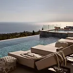 Elpida Luxury Villa, With Infinity Pool & Whirlpool, By Thinkvilla Βίλα *