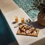 Elpida Luxury Villa, With Infinity Pool & Whirlpool, By Thinkvilla Βίλα