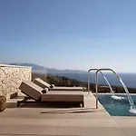 Elpida Luxury Villa, With Infinity Pool & Whirlpool, By Thinkvilla Βίλα