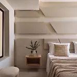 Elpida Luxury Villa, With Infinity Pool & Whirlpool, By Thinkvilla Βίλα