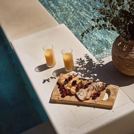 Elpida Luxury Villa, With Infinity Pool & Whirlpool, By Thinkvilla Willa