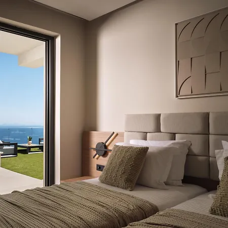 Elpida Luxury Villa, With Infinity Pool & Whirlpool, By Thinkvilla Skinária