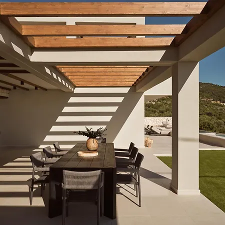 Elpida Luxury Villa, With Infinity Pool & Whirlpool, By Thinkvilla 빌라 Skinária