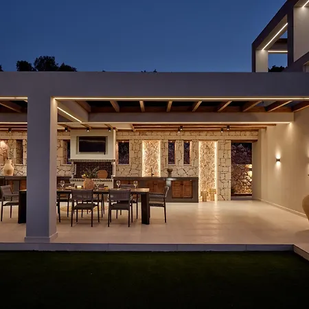 Elpida Luxury Villa, With Infinity Pool & Whirlpool, By Thinkvilla Skinária