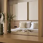 Elpida Luxury Villa, With Infinity Pool & Whirlpool, By Thinkvilla Skinária