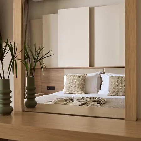 Elpida Luxury Villa, With Infinity Pool & Whirlpool, By Thinkvilla Skinária